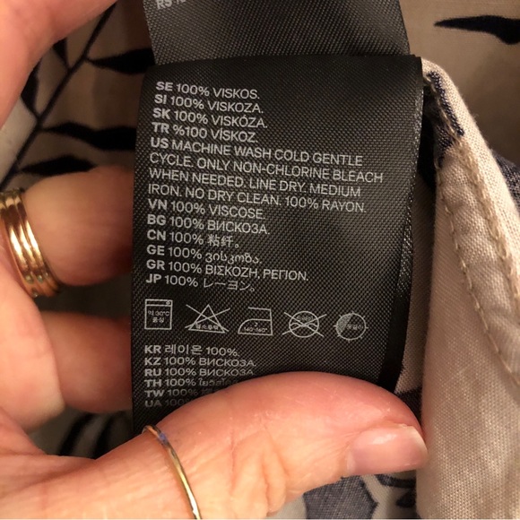 H & M botanical button down. SZ - M - Picture 6 of 10